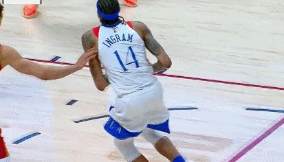 鹈鹕集体抱怨约基奇关键封盖犯规 锡安得不到哨？